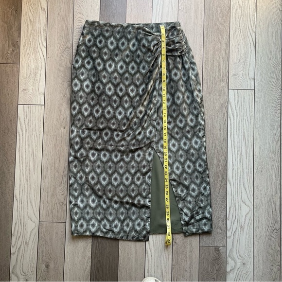Zara Velvet Green Patterned Skirt - Picture 5 of 7